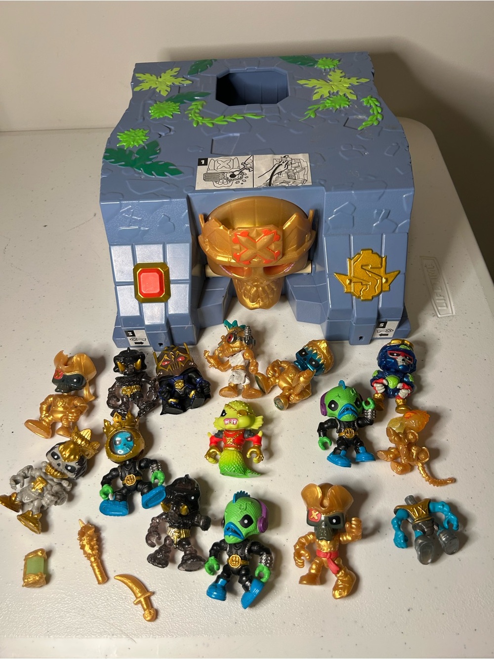 Treasure X Kings Gold Treasure Tomb Vault Playset w/ 15 Figures Moose Toys